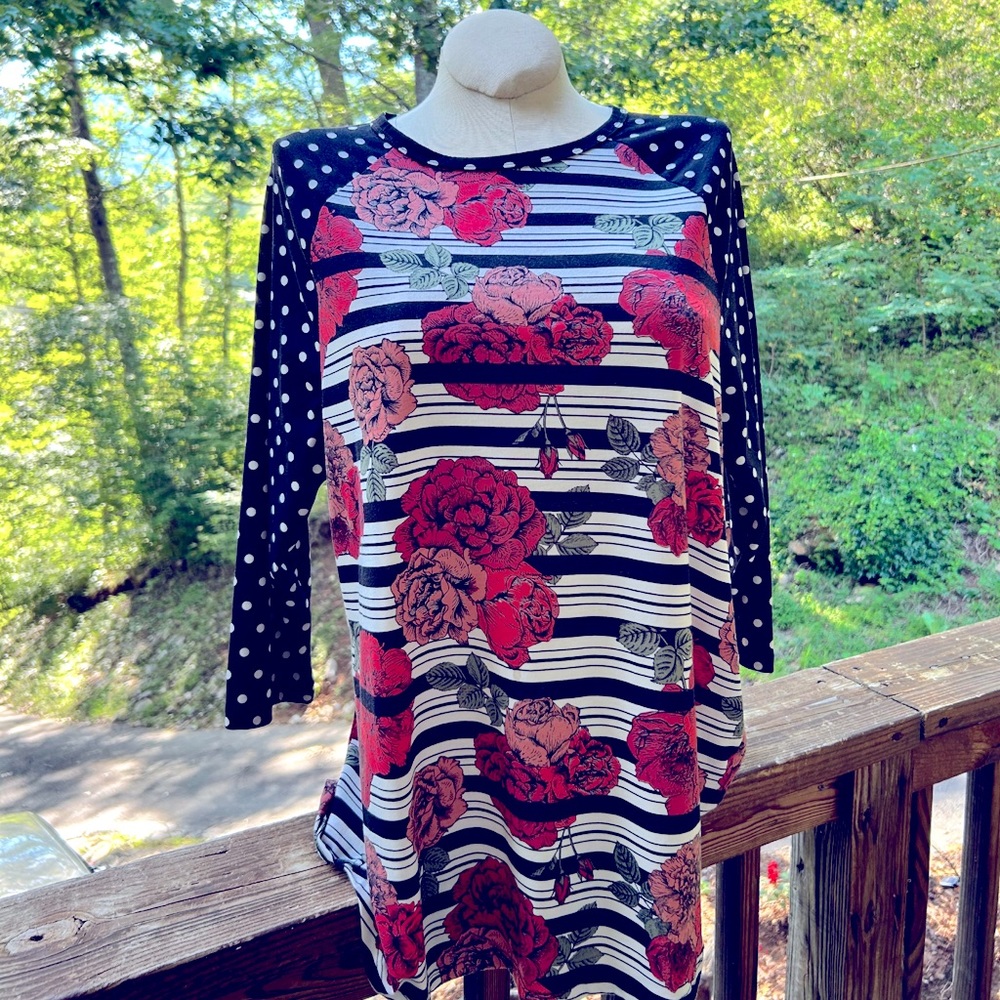 LuLaRoe top.